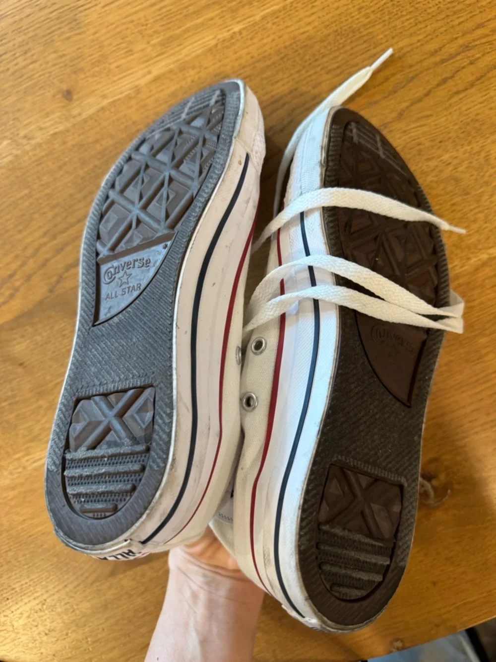 Converse white size 7 women’s - Picture 2 of 5